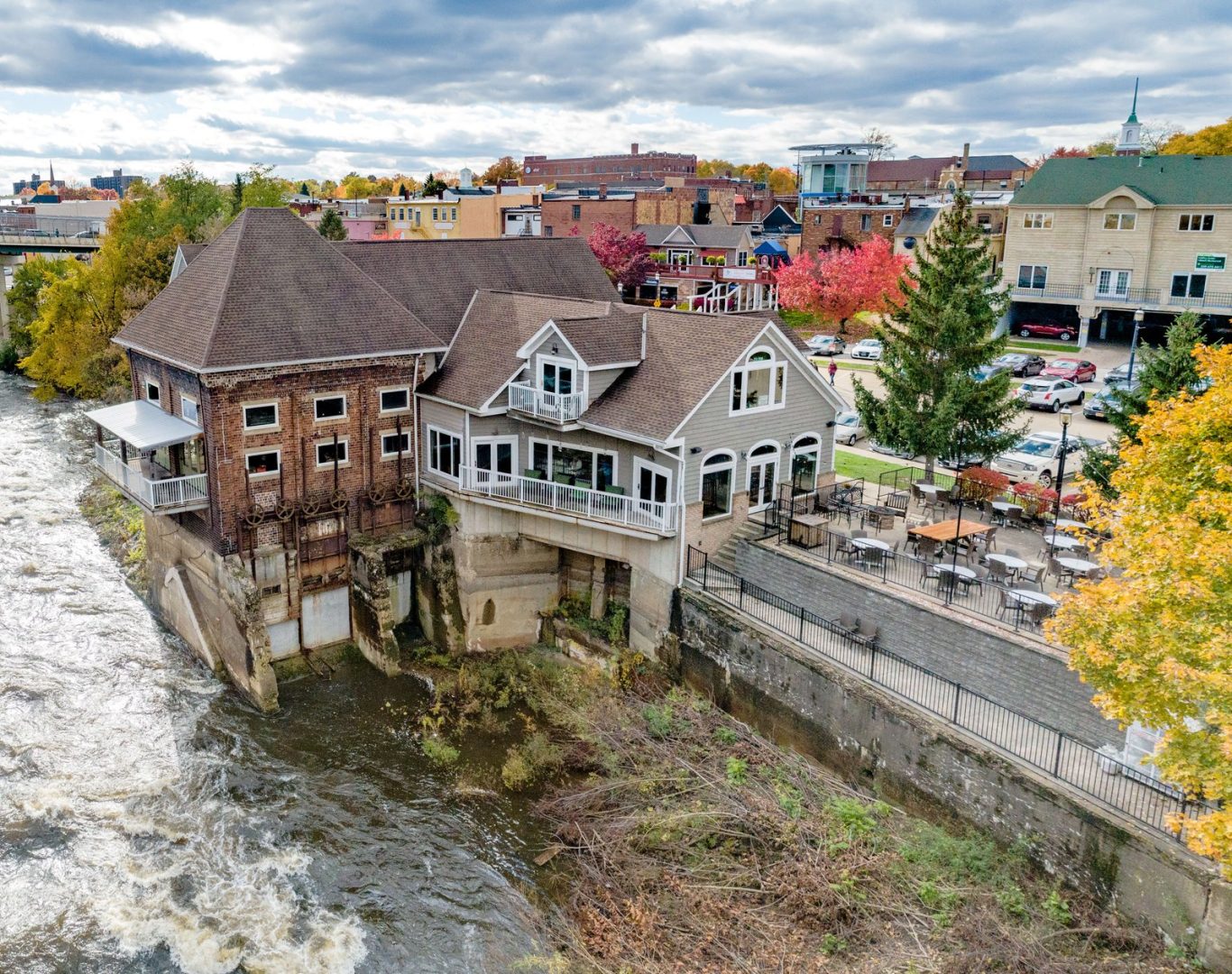 Burtnwood+Tavern_Cuyahoga+Valley-10+-+Spread
